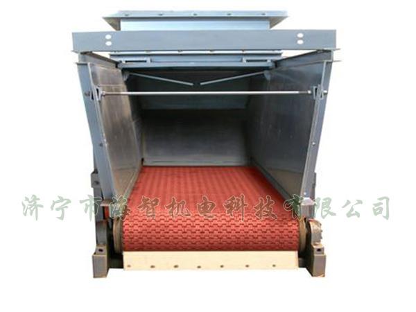 防腐蝕帶式（甲帶）給料機(jī)采用了防打滑膠帶，防止在物料輸送過程中造成撒料后果